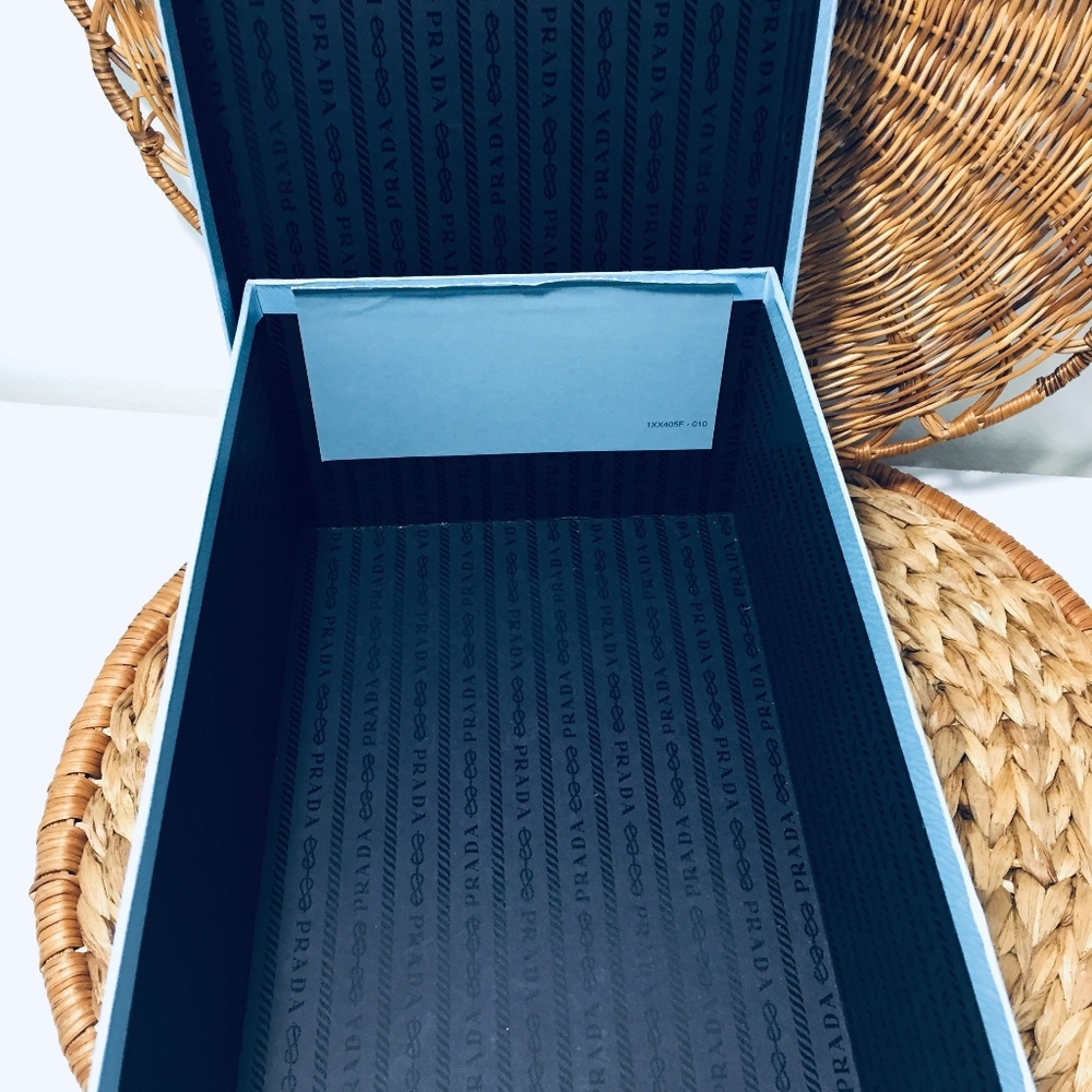 ❌ SOLD ❌Box, PRADA.  Empty shoe box - Picture 4 of 16